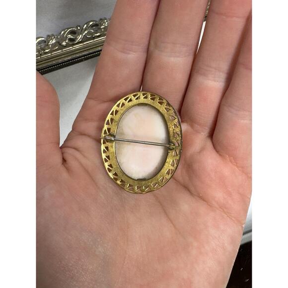 Antique 10K Gold Carved Shell Cameo Brooch Pin - Picture 4 of 8